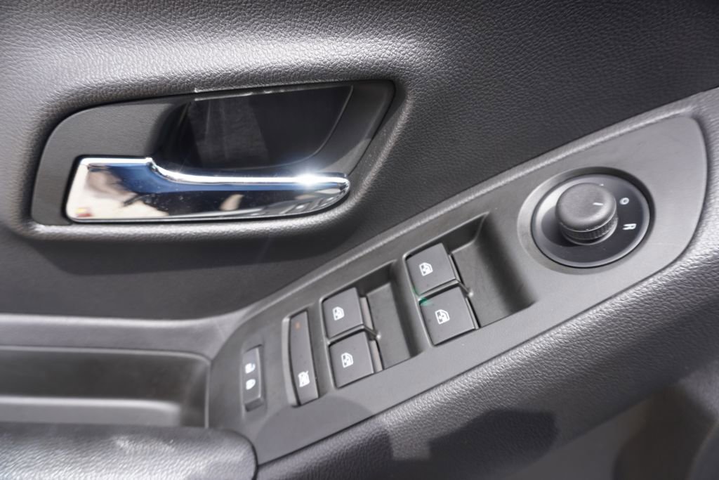 Used 2022 Chevrolet Trax LT w/ LT Convenience Package image 9