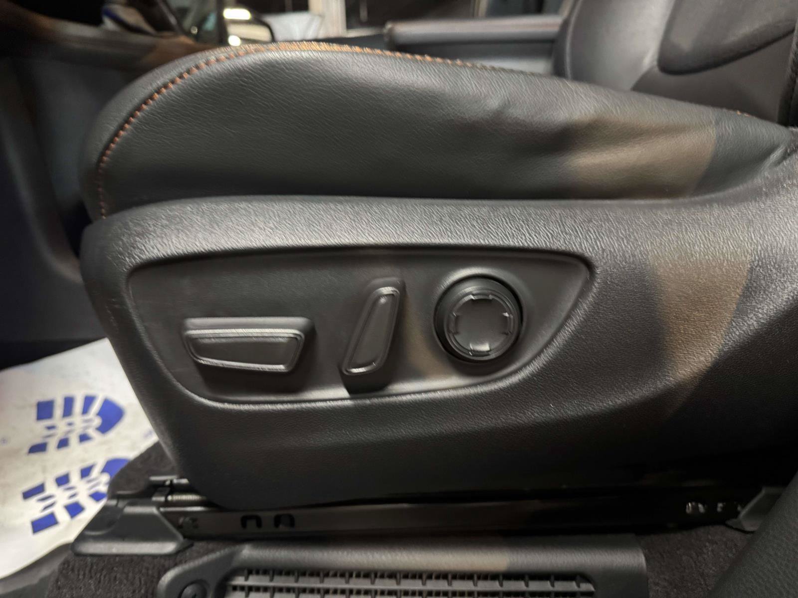 Used 2023 Toyota Sienna XSE AWD/4WD image 16