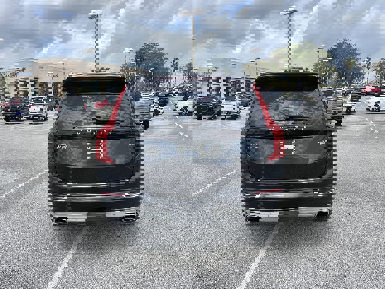 Used 2017 Volvo XC90 T8 Inscription w/ Vision Package image 4