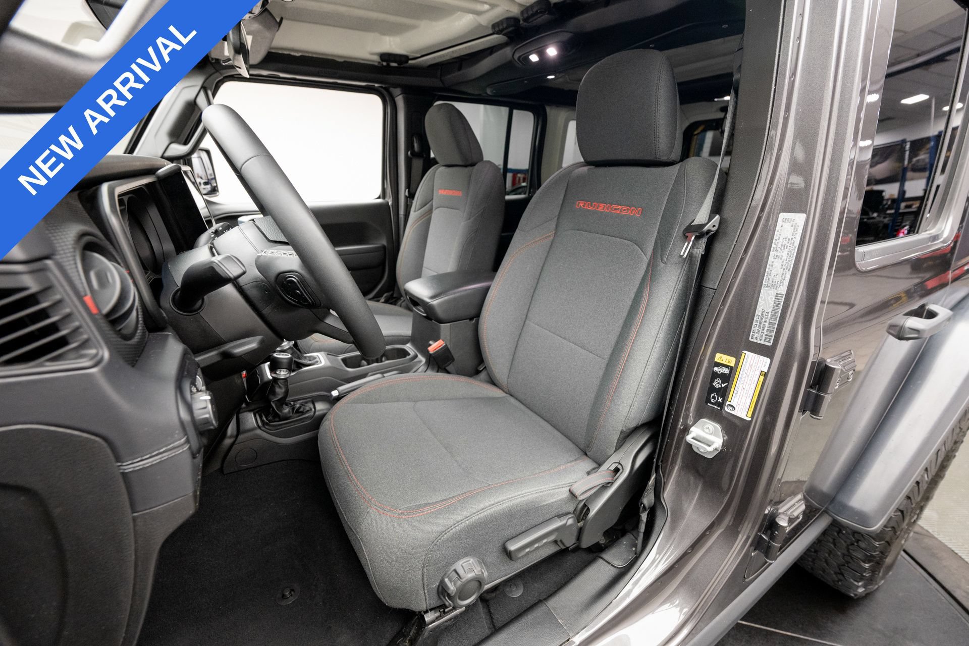 Used 2025 Jeep Wrangler Unlimited Rubicon AWD/4WD image 12
