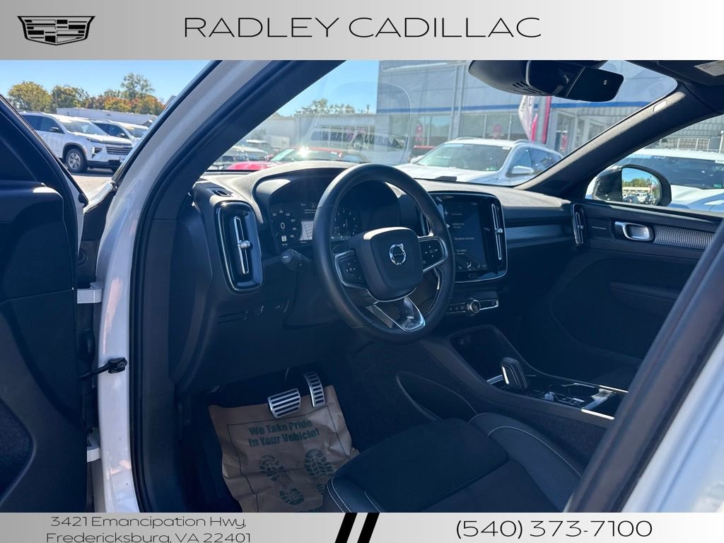 Used 2020 Volvo XC40 T5 R-Design image 12