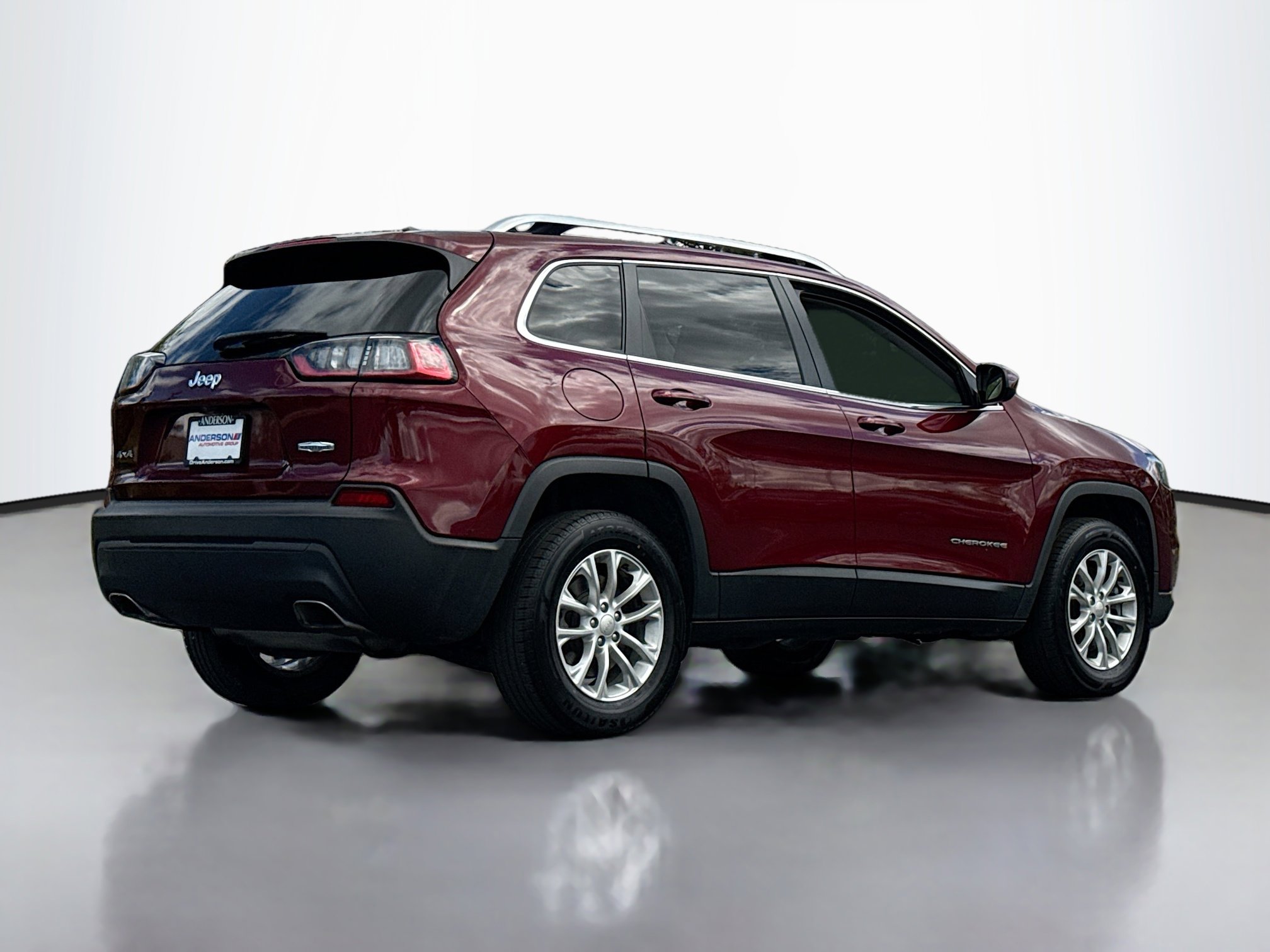Used 2019 Jeep Cherokee Latitude w/ Cold Weather Group AWD/4WD image 2