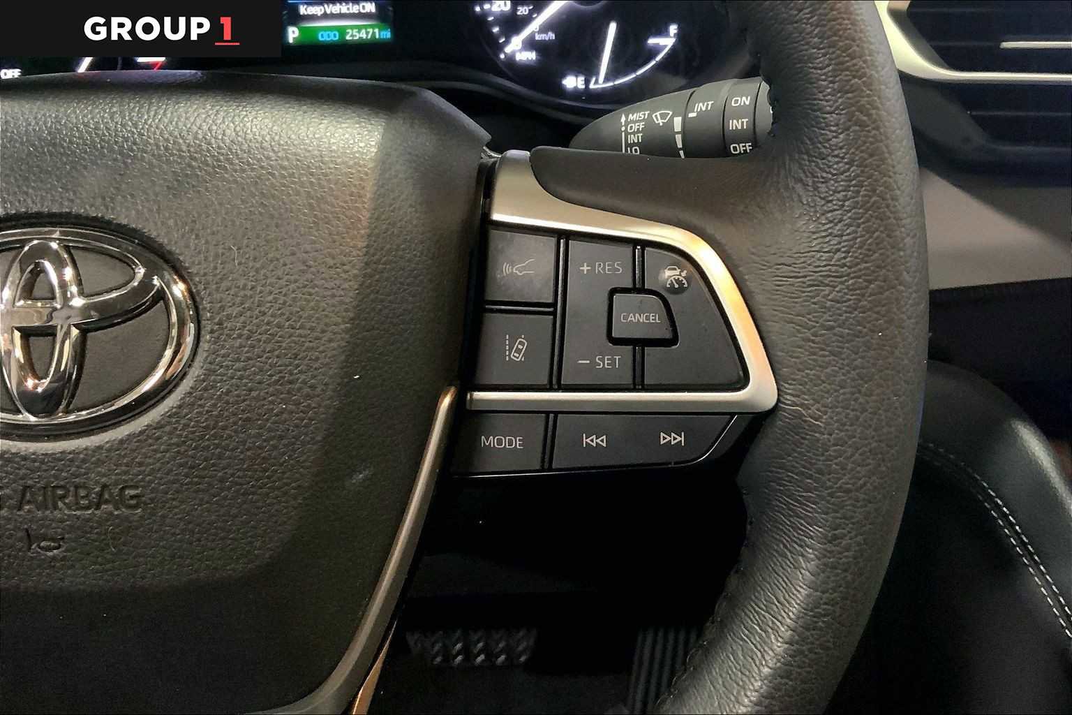 Used 2024 Toyota Sienna XLE w/ XLE Plus Package image 25