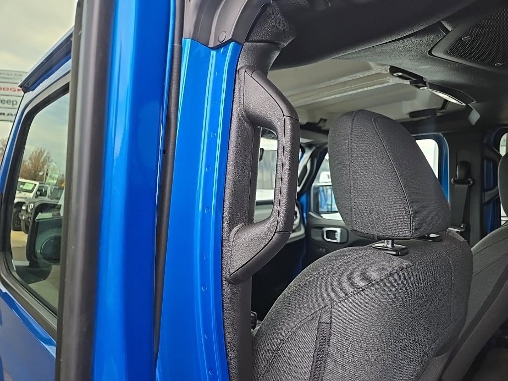 Used 2024 Jeep Wrangler Sahara w/ Technology Group image 89