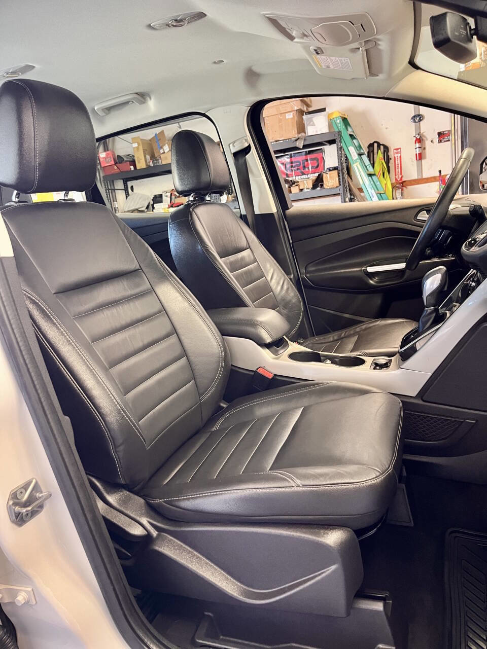 Used 2015 Ford C-MAX Energi SEL w/ Equipment Group 303A FWD image 19