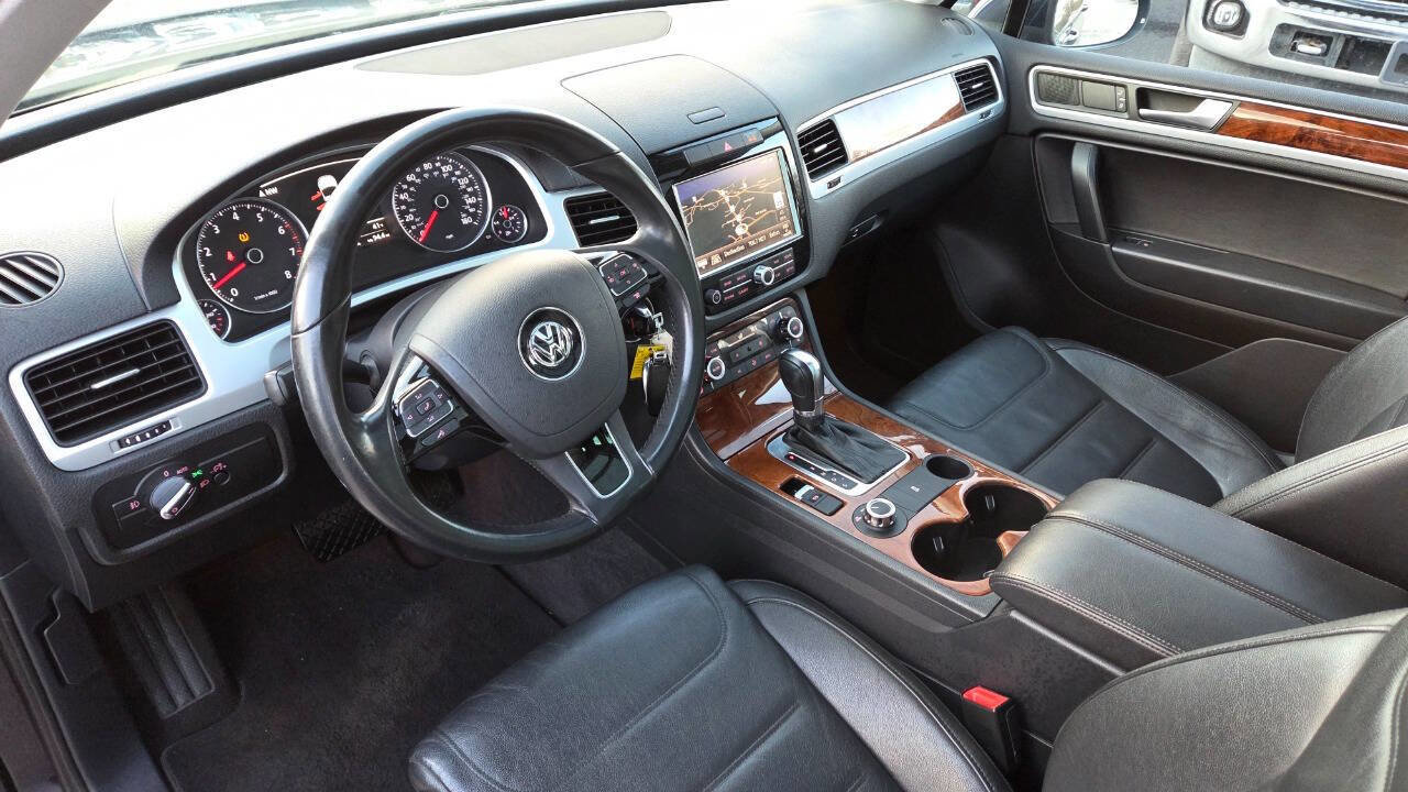 Used 2012 Volkswagen Touareg VR6 image 27