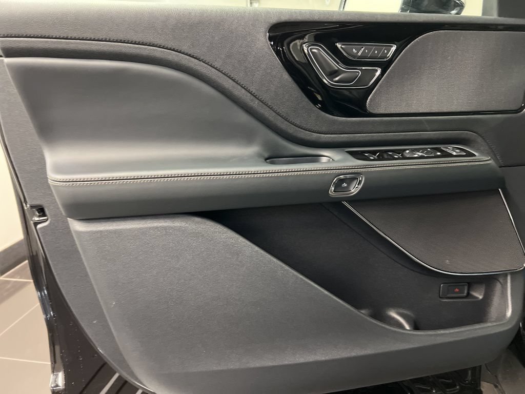 Used 2026 Lincoln Aviator AWD image 28