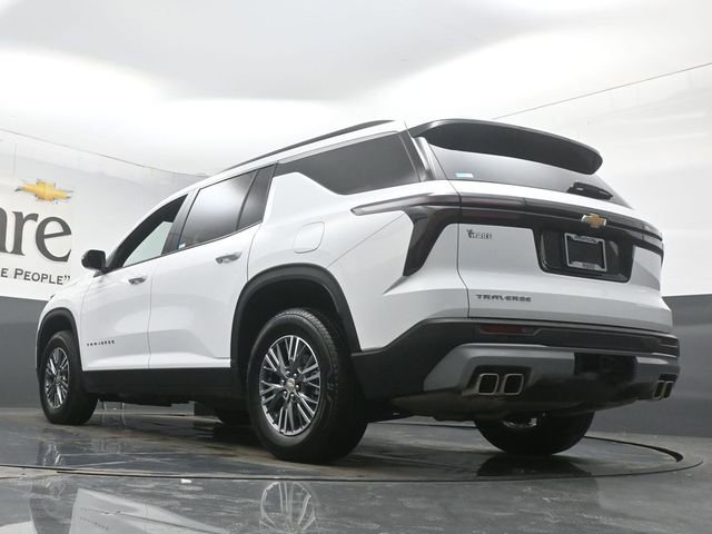 Used 2025 Chevrolet Traverse LT image 5