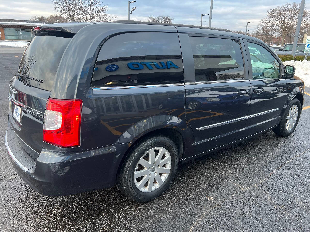 Used 2014 Chrysler Town & Country Touring image 13