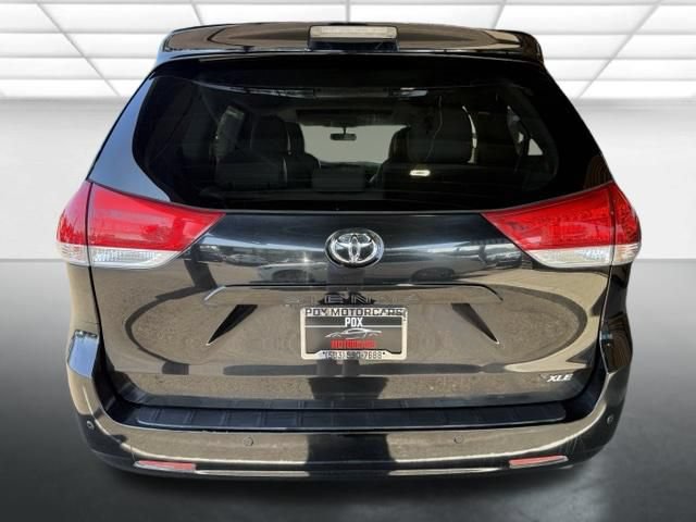 Used 2014 Toyota Sienna XLE FWD image 4