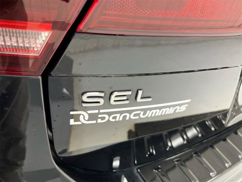 Used 2022 Volkswagen Tiguan SEL R-Line image 28