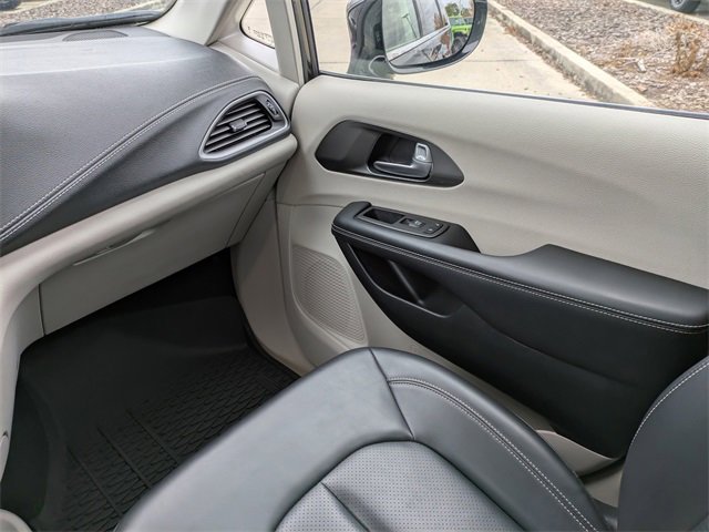 Certified 2024 Chrysler Pacifica Select image 21