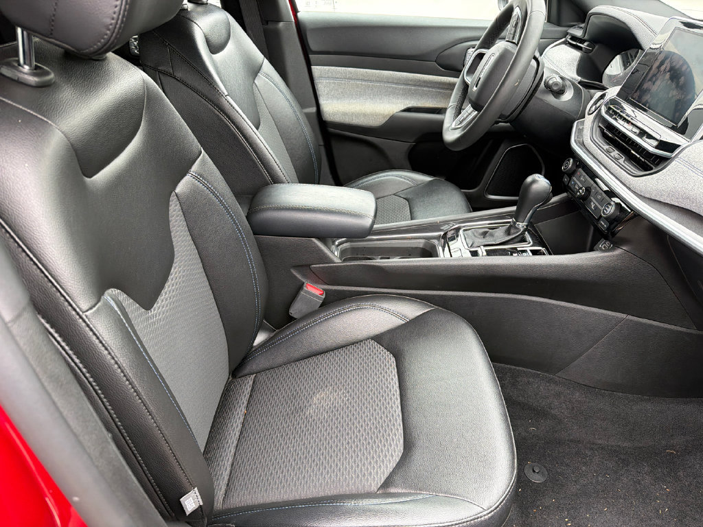 Used 2025 Jeep Compass Latitude AWD/4WD image 12