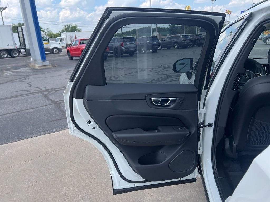 Certified 2025 Volvo XC60 T8 Plus w/ Protection Package Premier image 26