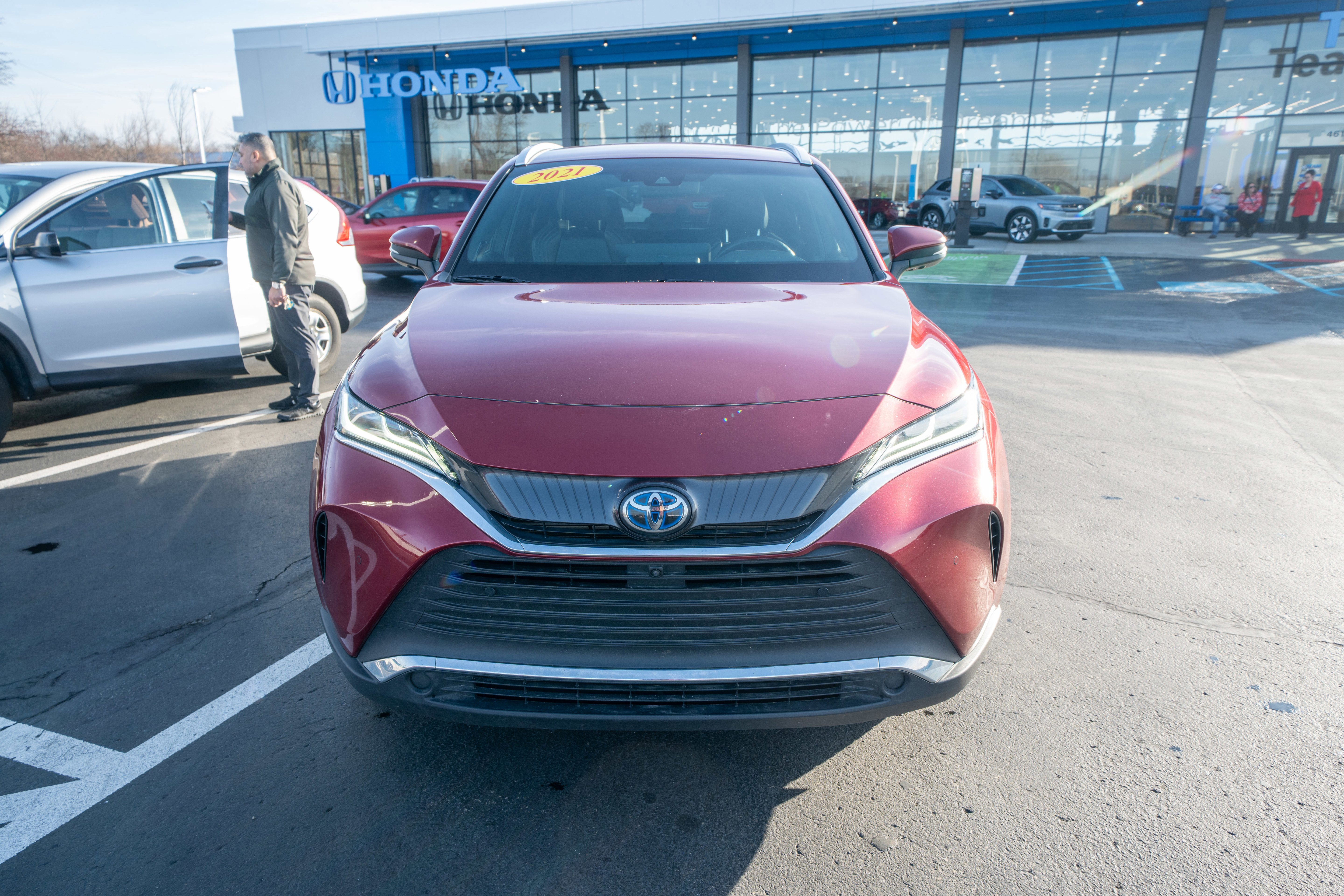 Used 2021 Toyota Venza Limited w/ Advanced Technology Package image 2