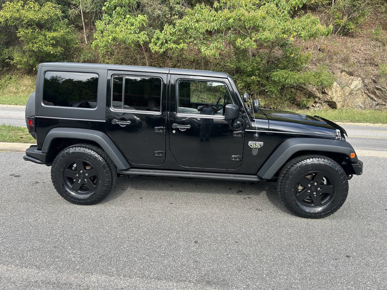 Used 2012 Jeep Wrangler Unlimited Rubicon image 10