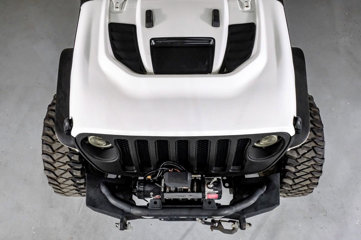 Used 2018 Jeep Wrangler Unlimited Sahara AWD/4WD image 36