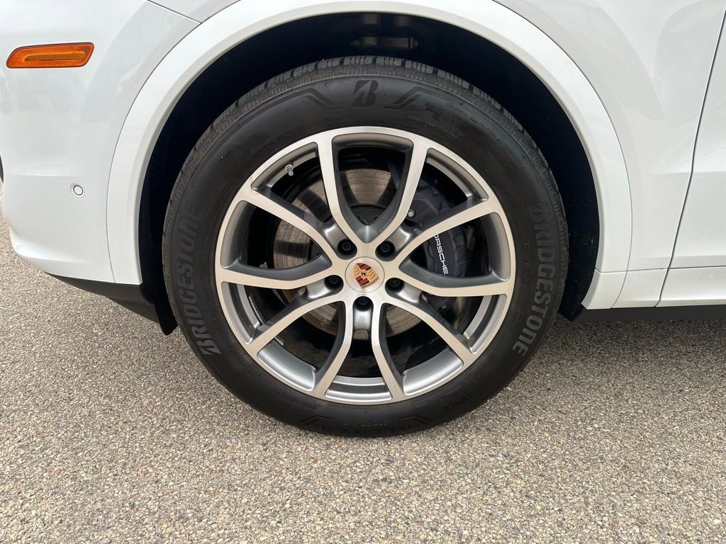Used 2025 Porsche Cayenne Coupe image 18