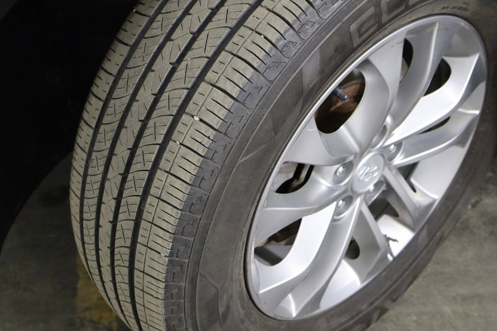 Used 2020 Hyundai Santa Fe SE image 35