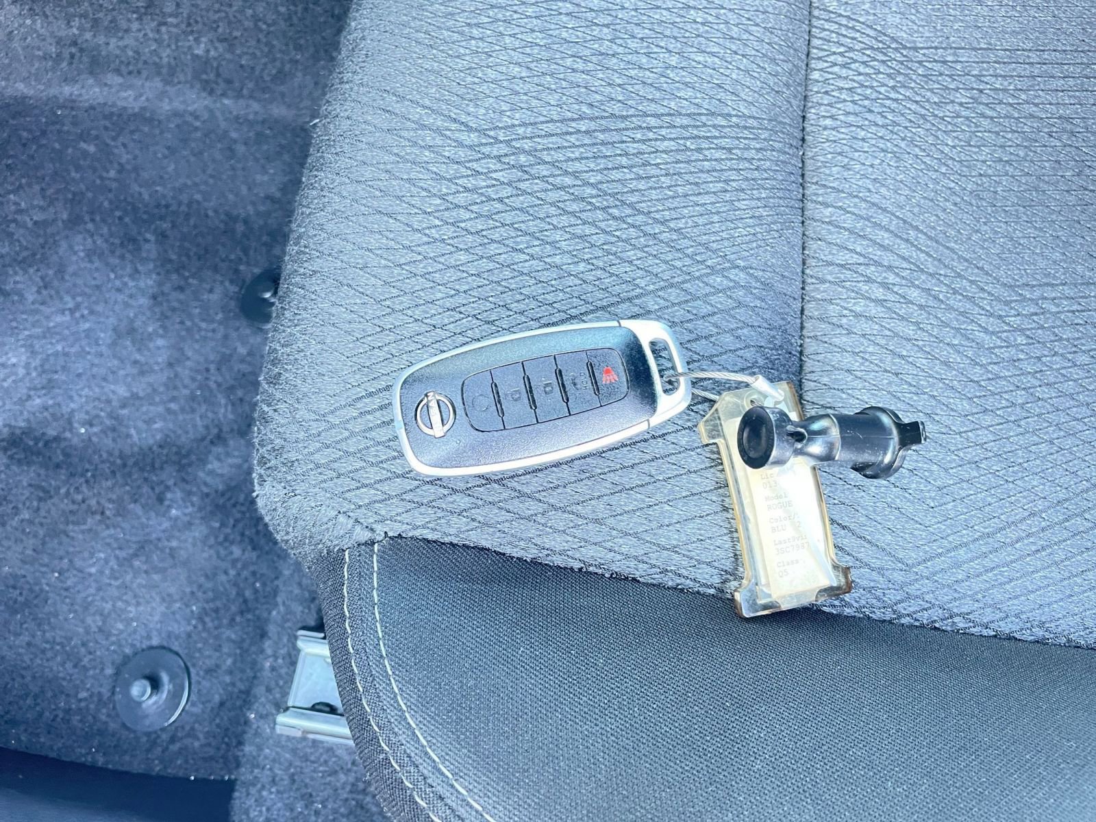 Used 2025 Nissan Rogue SV image 21