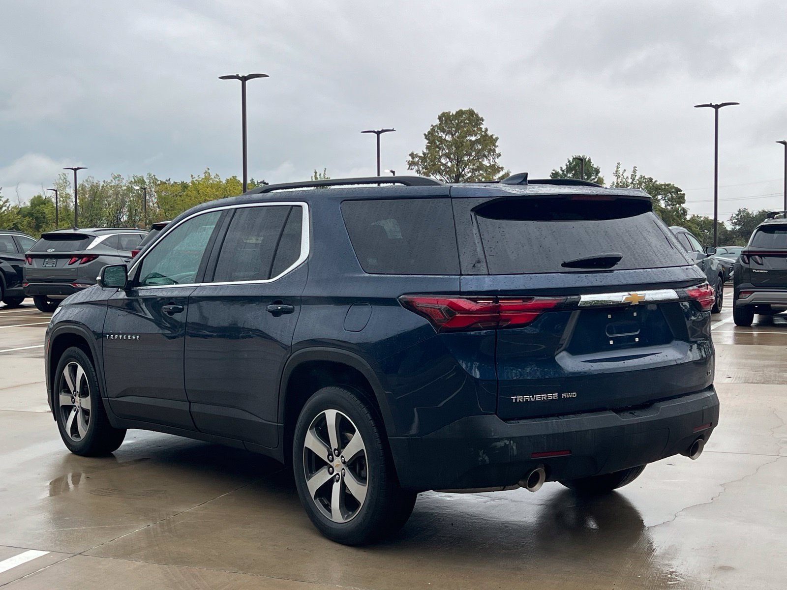 Used 2023 Chevrolet Traverse LT w/ LT Premium Package AWD/4WD image 9