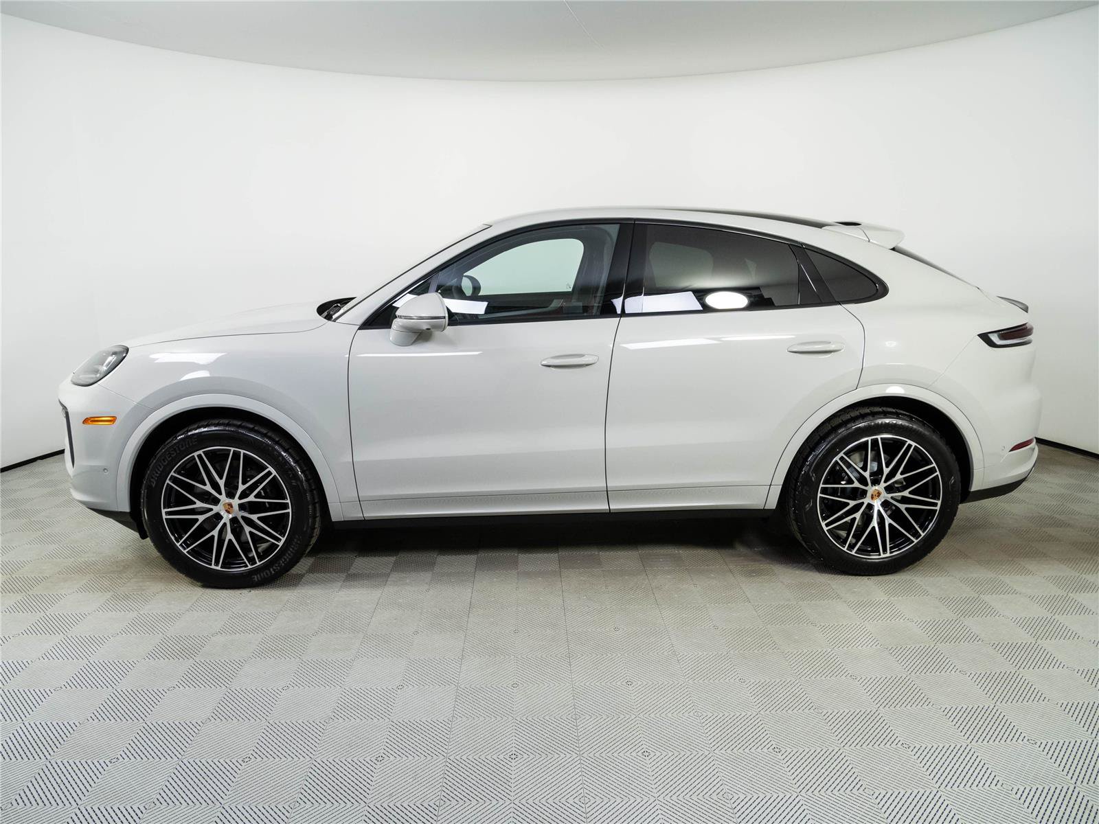 New 2026 Porsche Cayenne Coupe AWD/4WD image 2