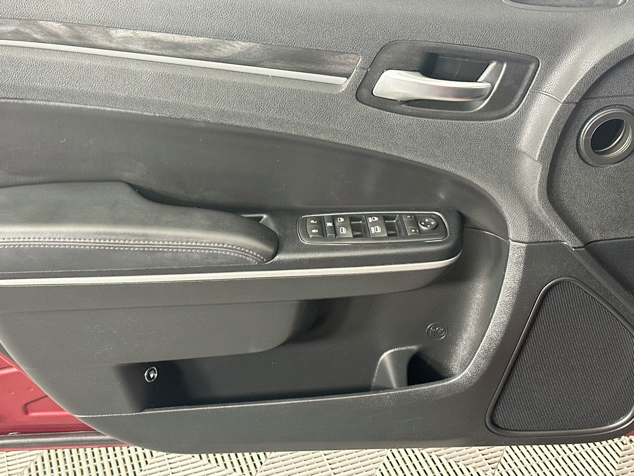 Used 2016 Chrysler 300 Limited RWD image 15