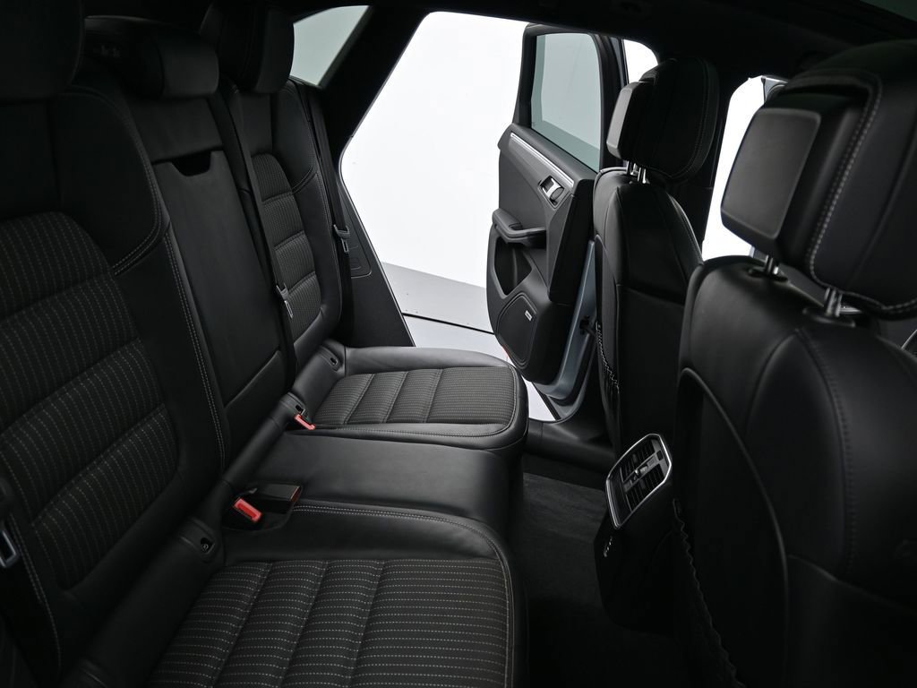 Used 2024 Porsche Macan Turbo image 13