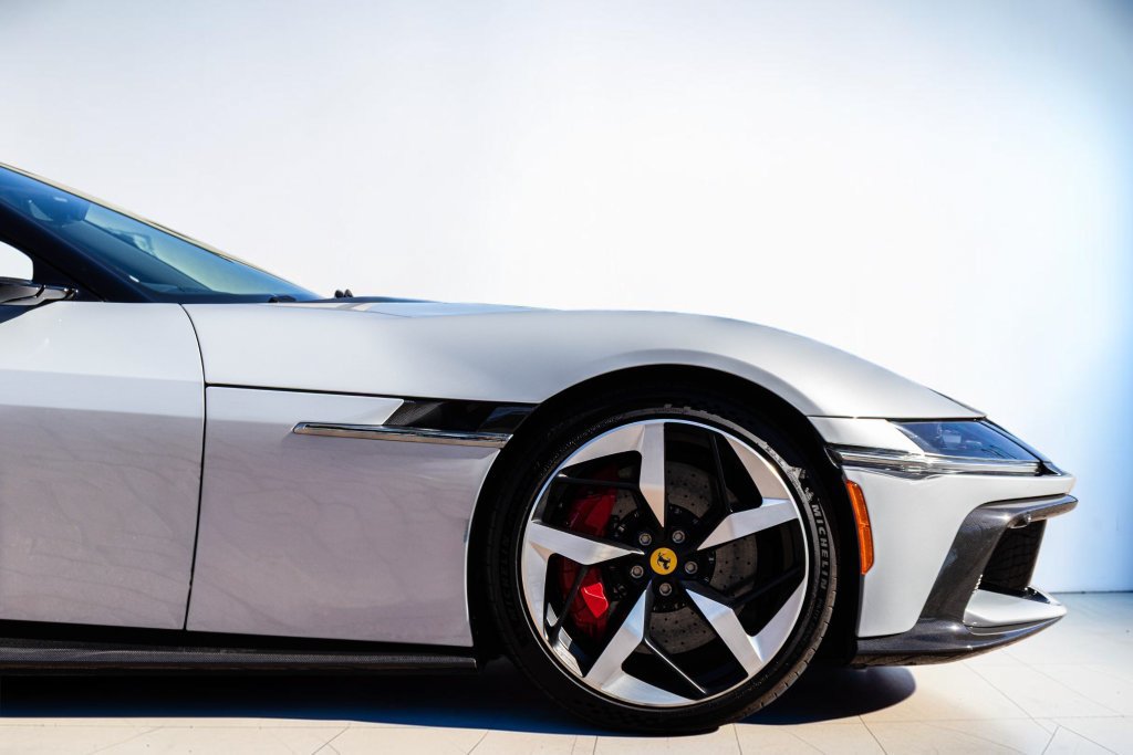 Certified 2025 Ferrari 12Cilindri RWD image 16