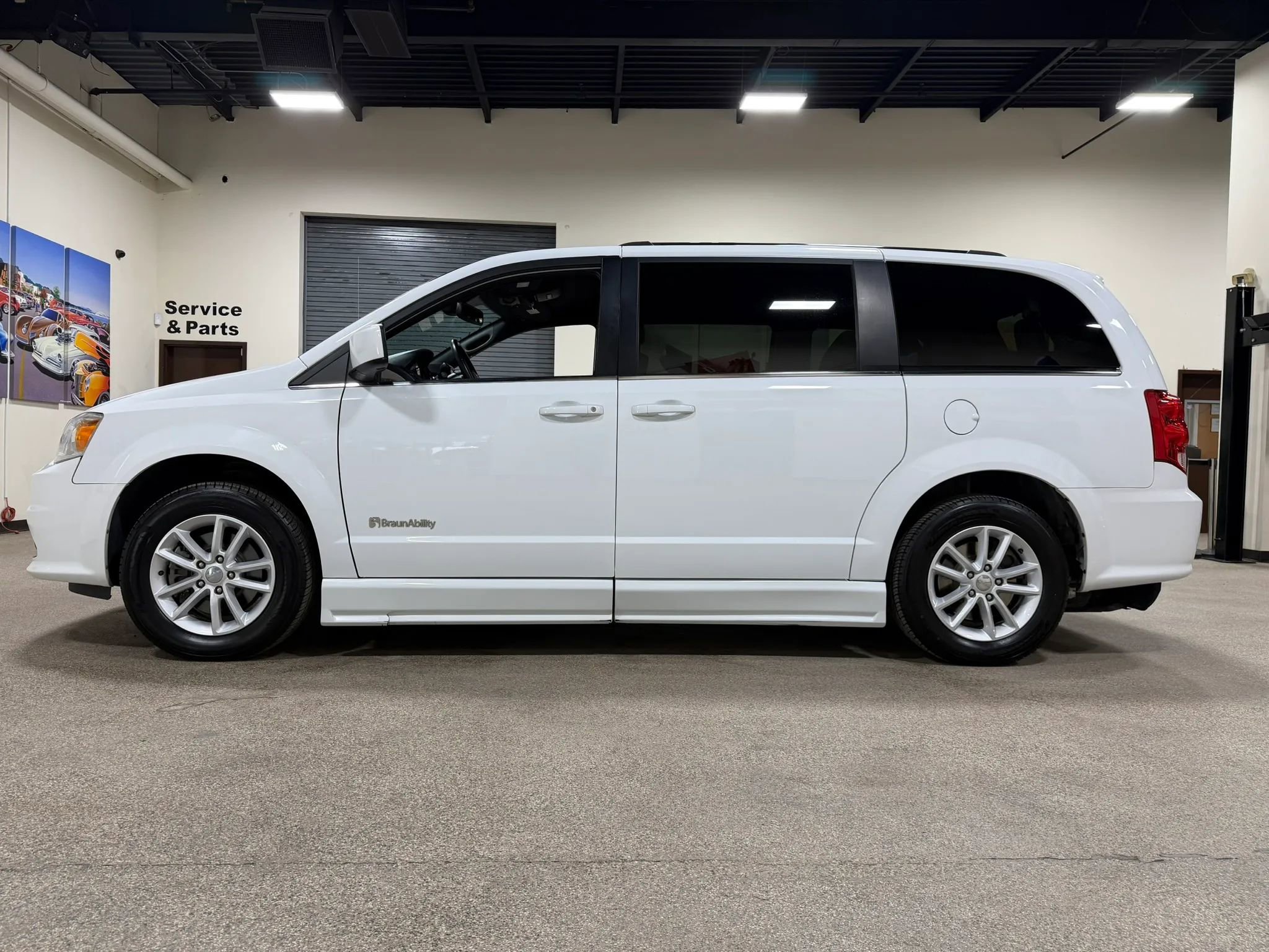 Used 2019 Dodge Grand Caravan SXT FWD image 9