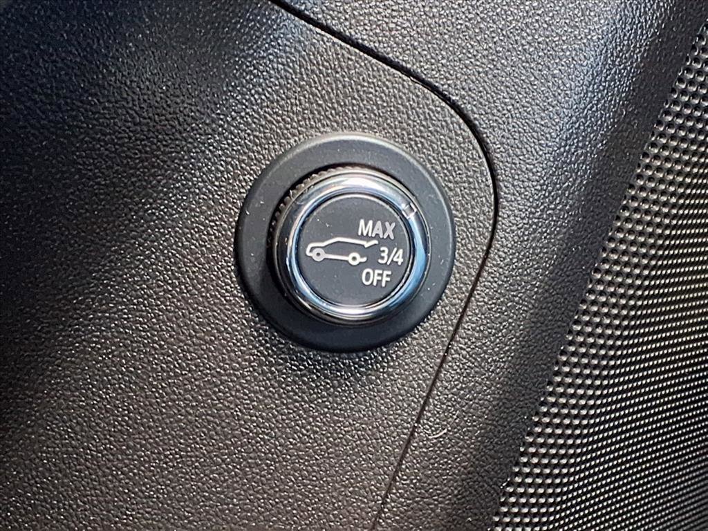 Used 2022 GMC Acadia AT4 w/ Technology Package image 11