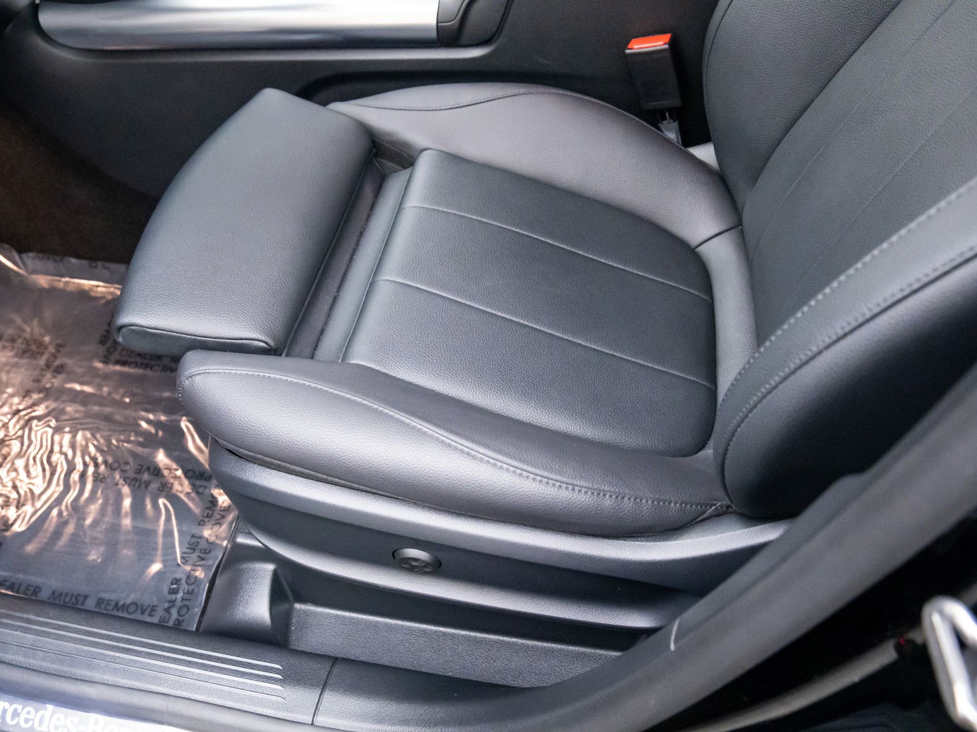 Certified 2025 Mercedes-Benz GLA 250 GLA 250 w/ Exclusive Package image 17