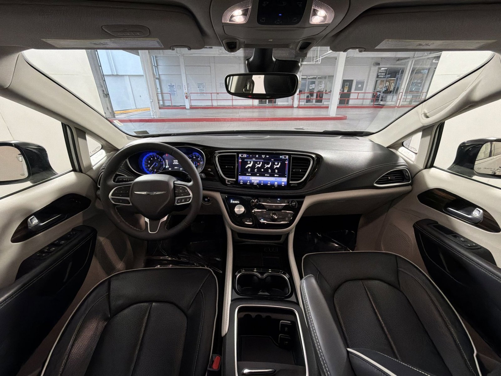 Used 2024 Chrysler Pacifica Limited image 23