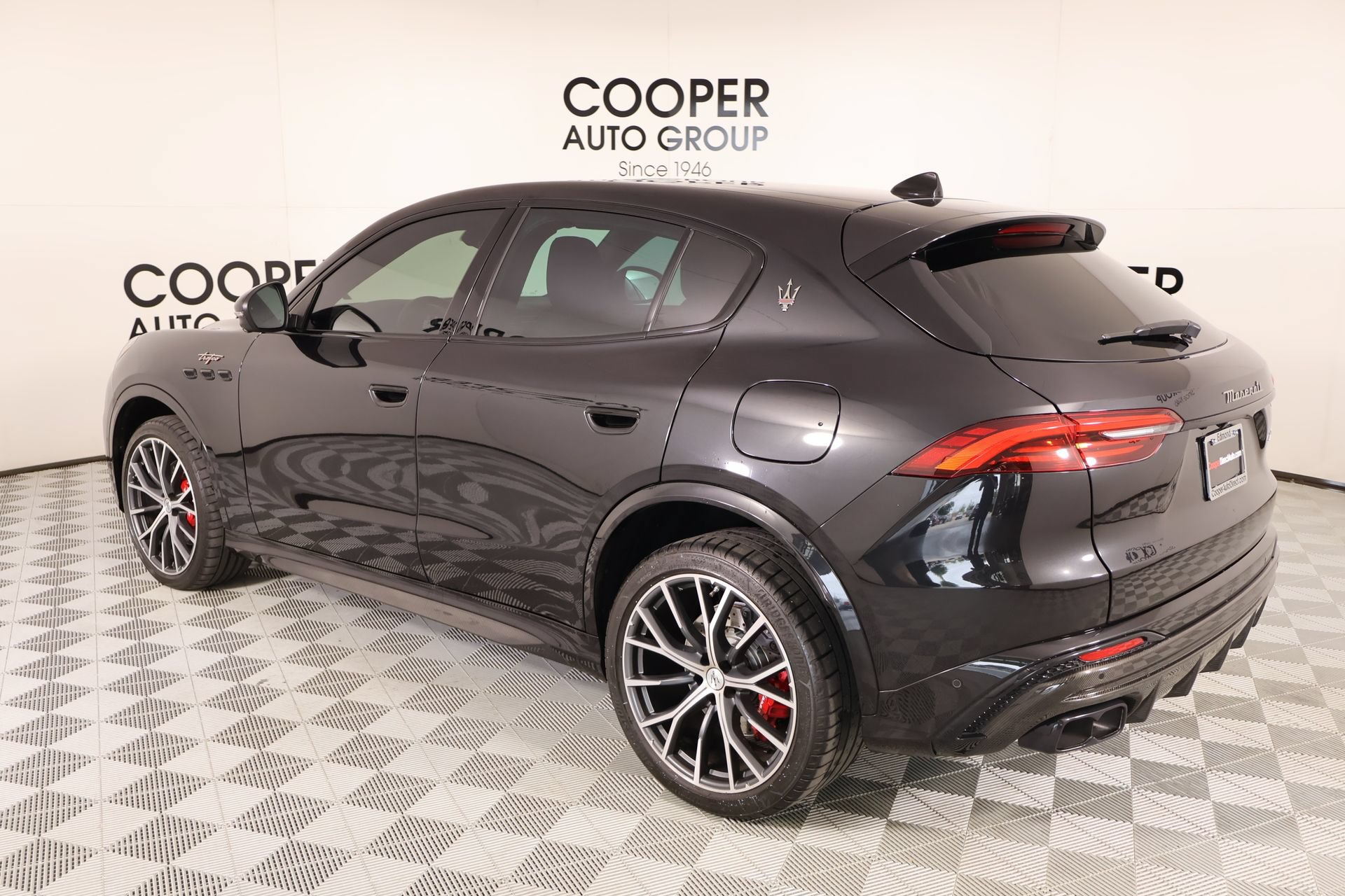 Used 2024 Maserati Grecale Trofeo AWD/4WD image 23