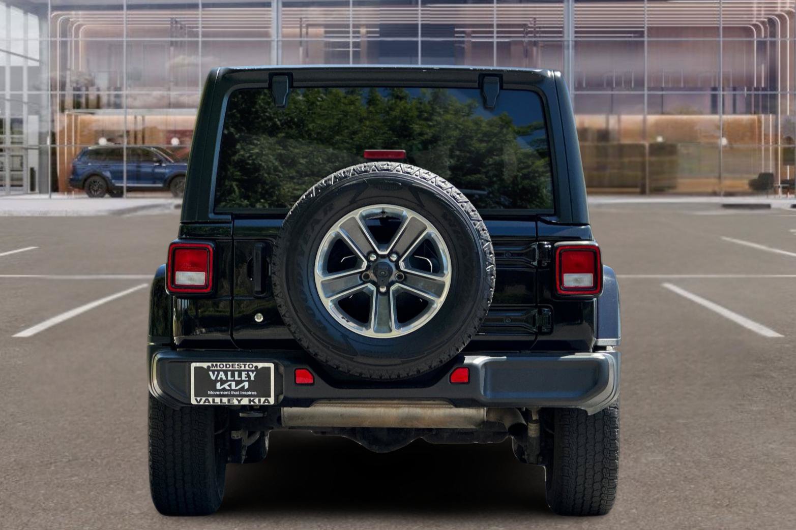 Used 2020 Jeep Wrangler Unlimited Sahara AWD/4WD image 5