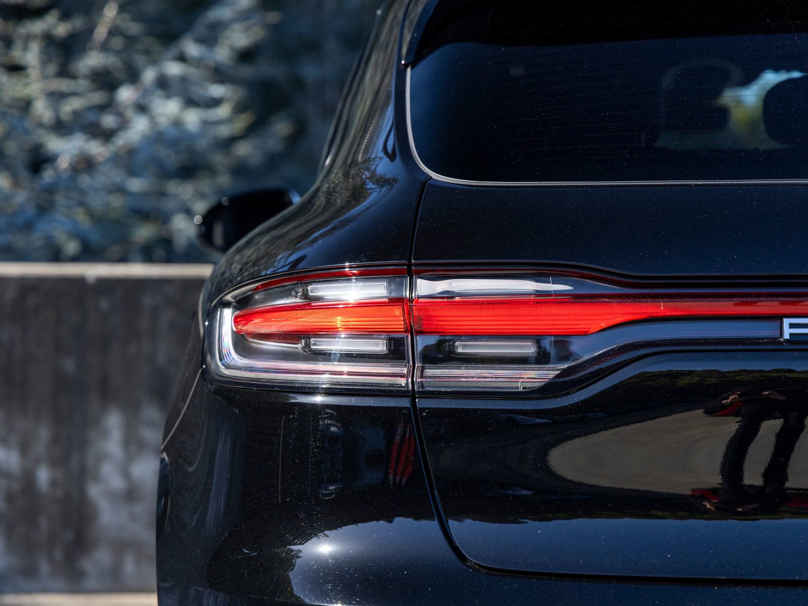 Certified 2025 Porsche Macan AWD/4WD image 19