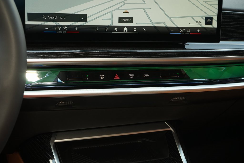 Used 2025 BMW 740i image 13