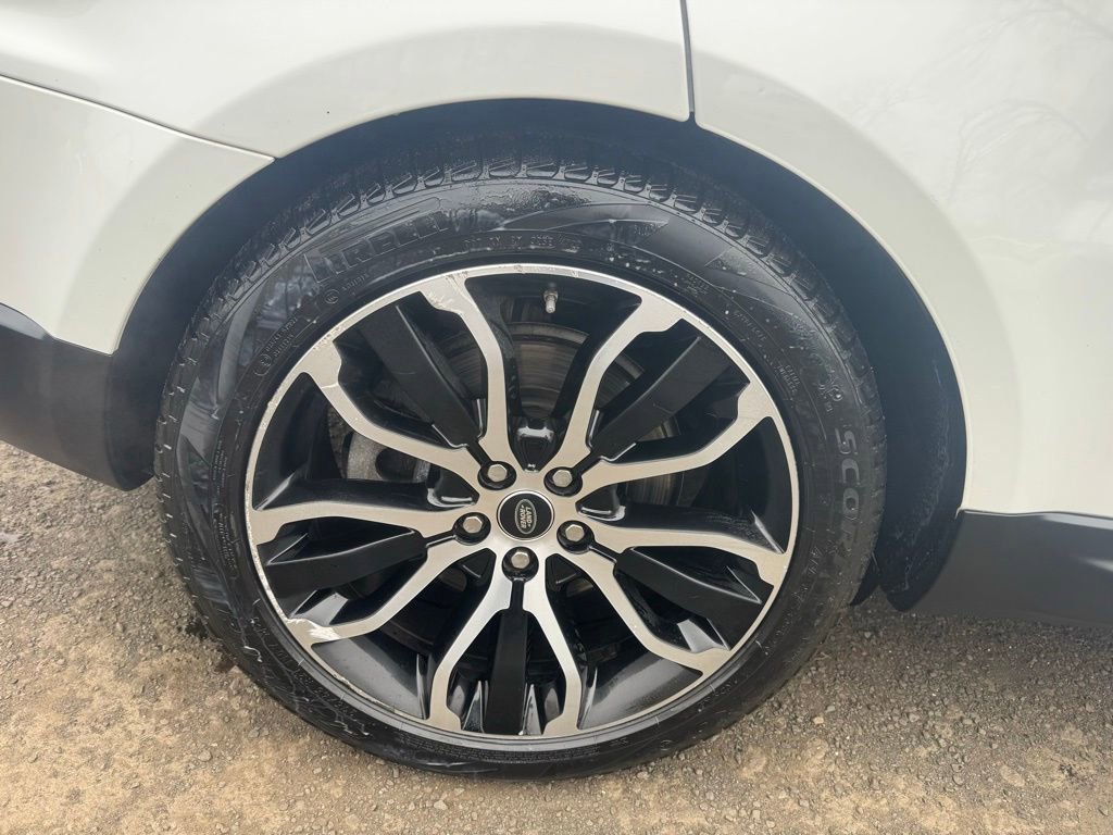 Used 2020 Land Rover Range Rover Sport SE image 18