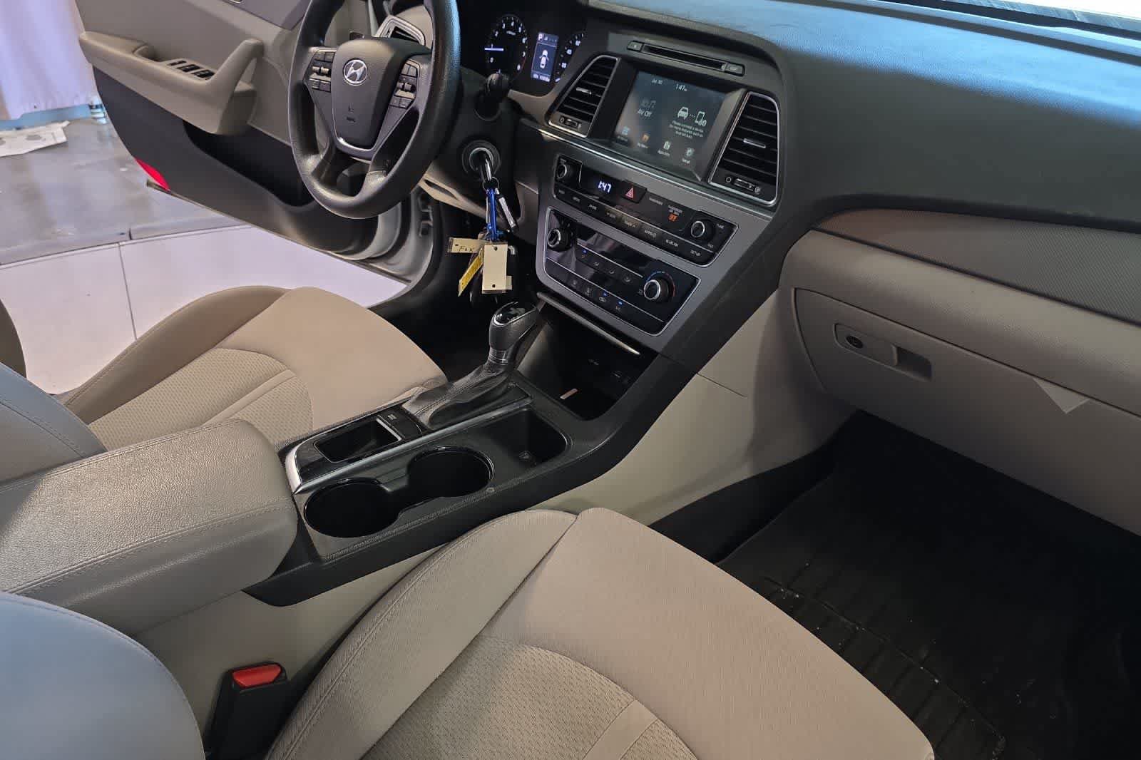 Used 2016 Hyundai Sonata SE FWD image 17