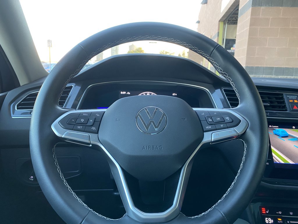 Used 2023 Volkswagen Tiguan SE w/ Panoramic Sunroof Package image 26