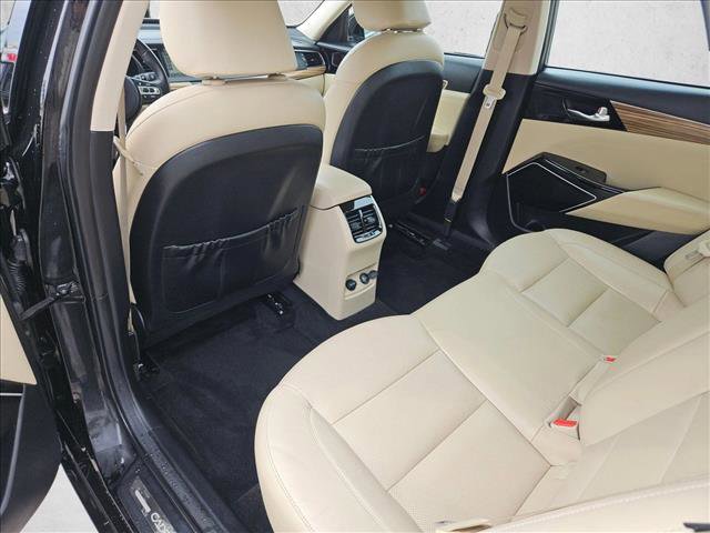 Used 2018 Kia Cadenza Premium w/ Luxury Package FWD image 11