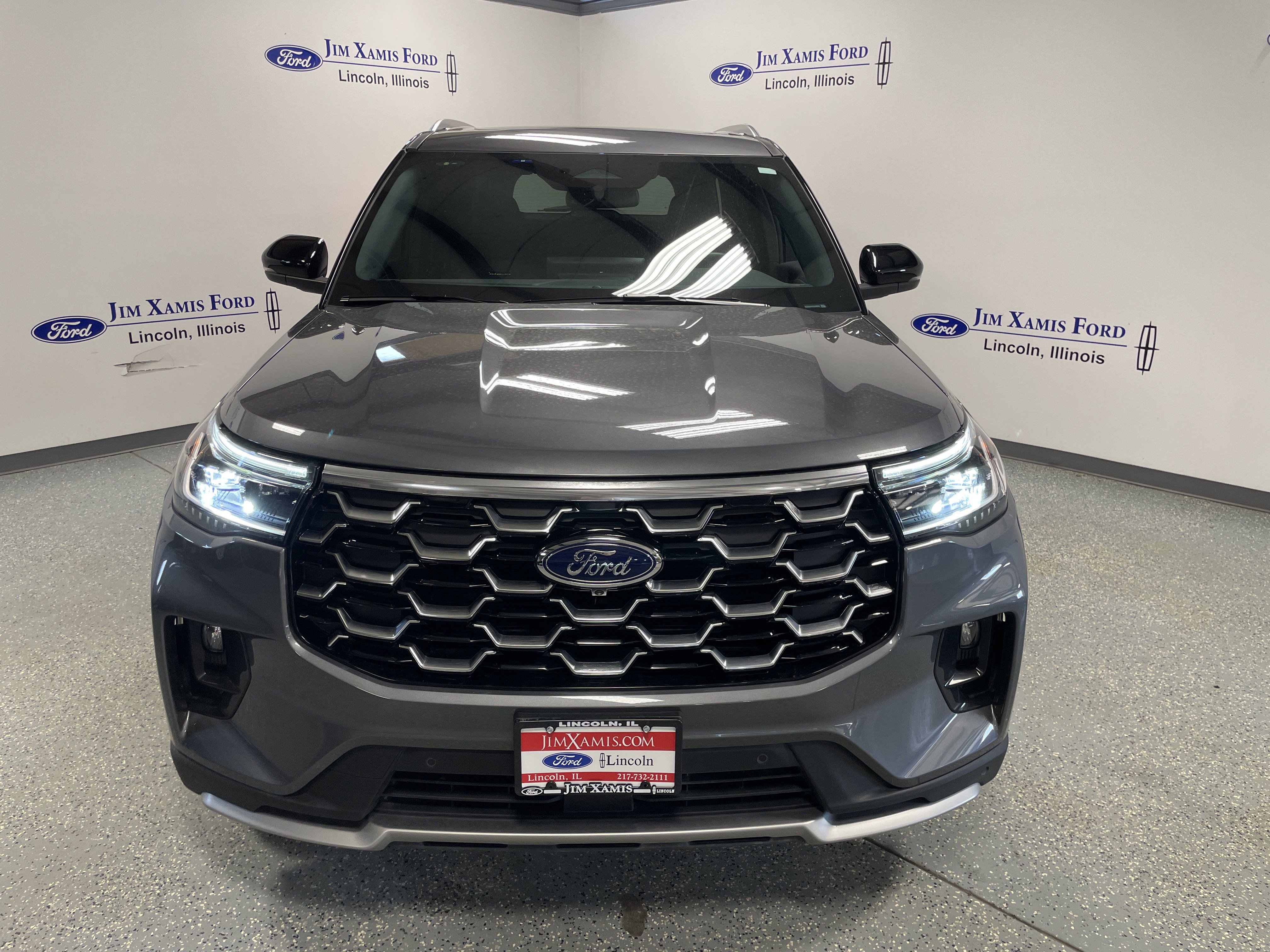 Used 2025 Ford Explorer Platinum image 2