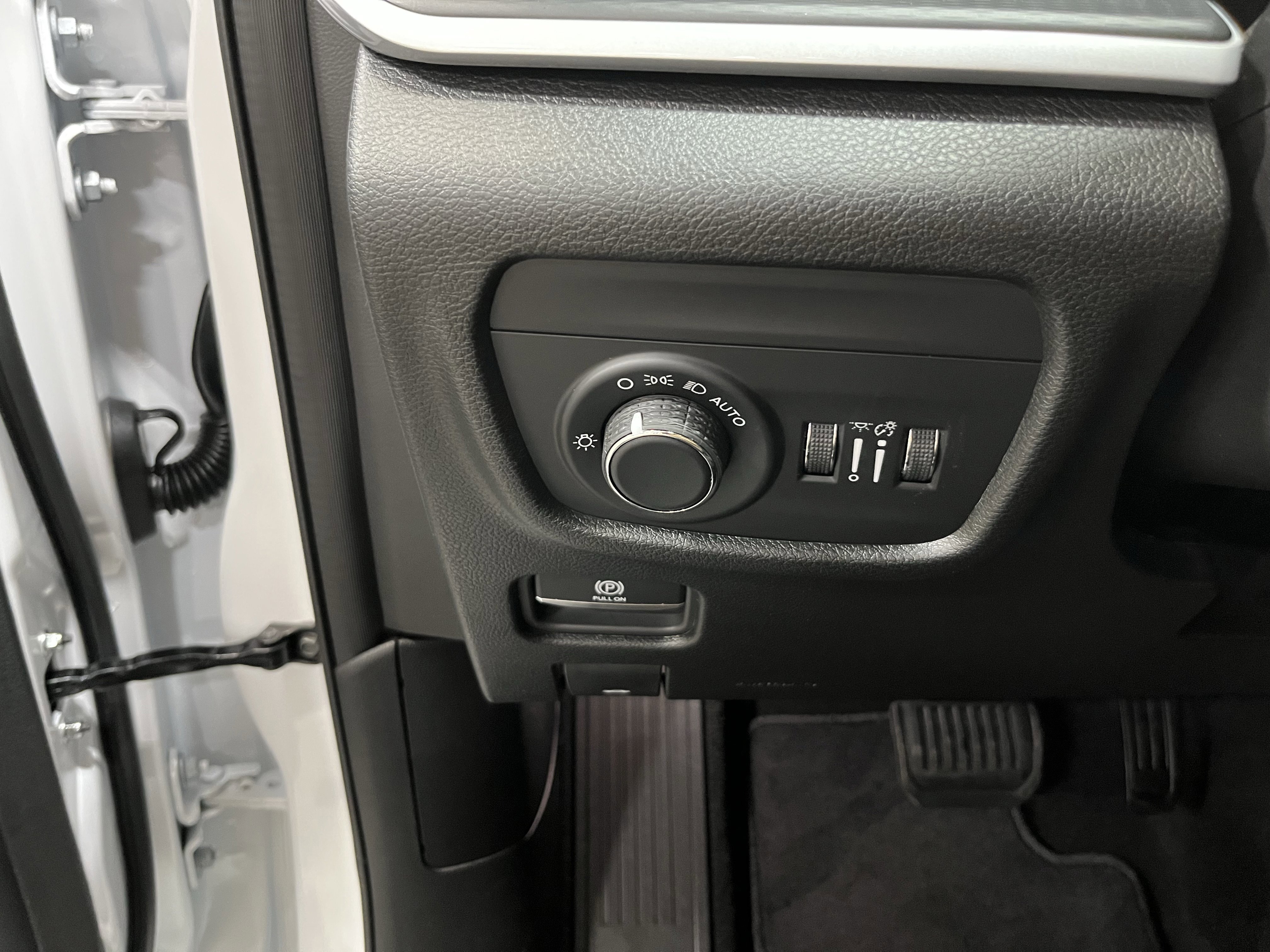 Certified 2025 Jeep Grand Cherokee Laredo w/ Luxury Tech Group I image 24