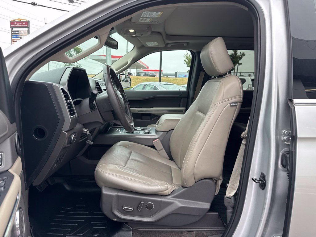 Used 2018 Ford Expedition Max XLT w/ Equipment Group 201A AWD/4WD image 11