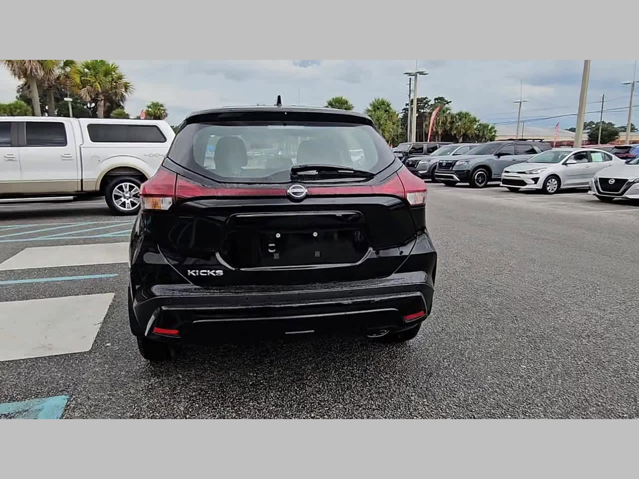 New 2025 Nissan Kicks Play S image 30