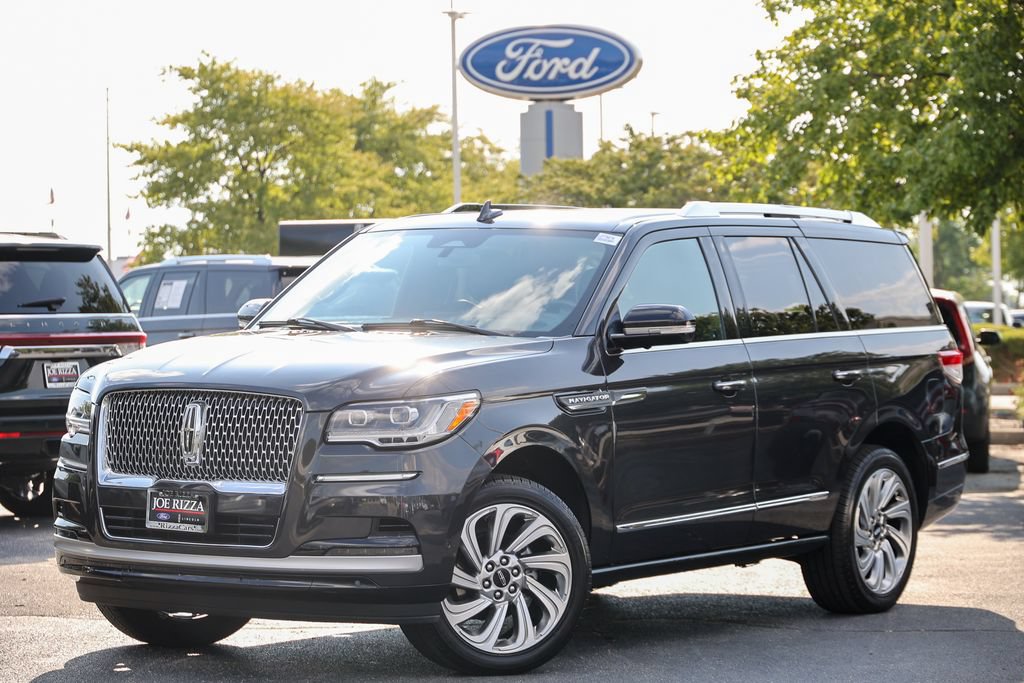 Used 2024 Lincoln Navigator Reserve AWD/4WD image 2
