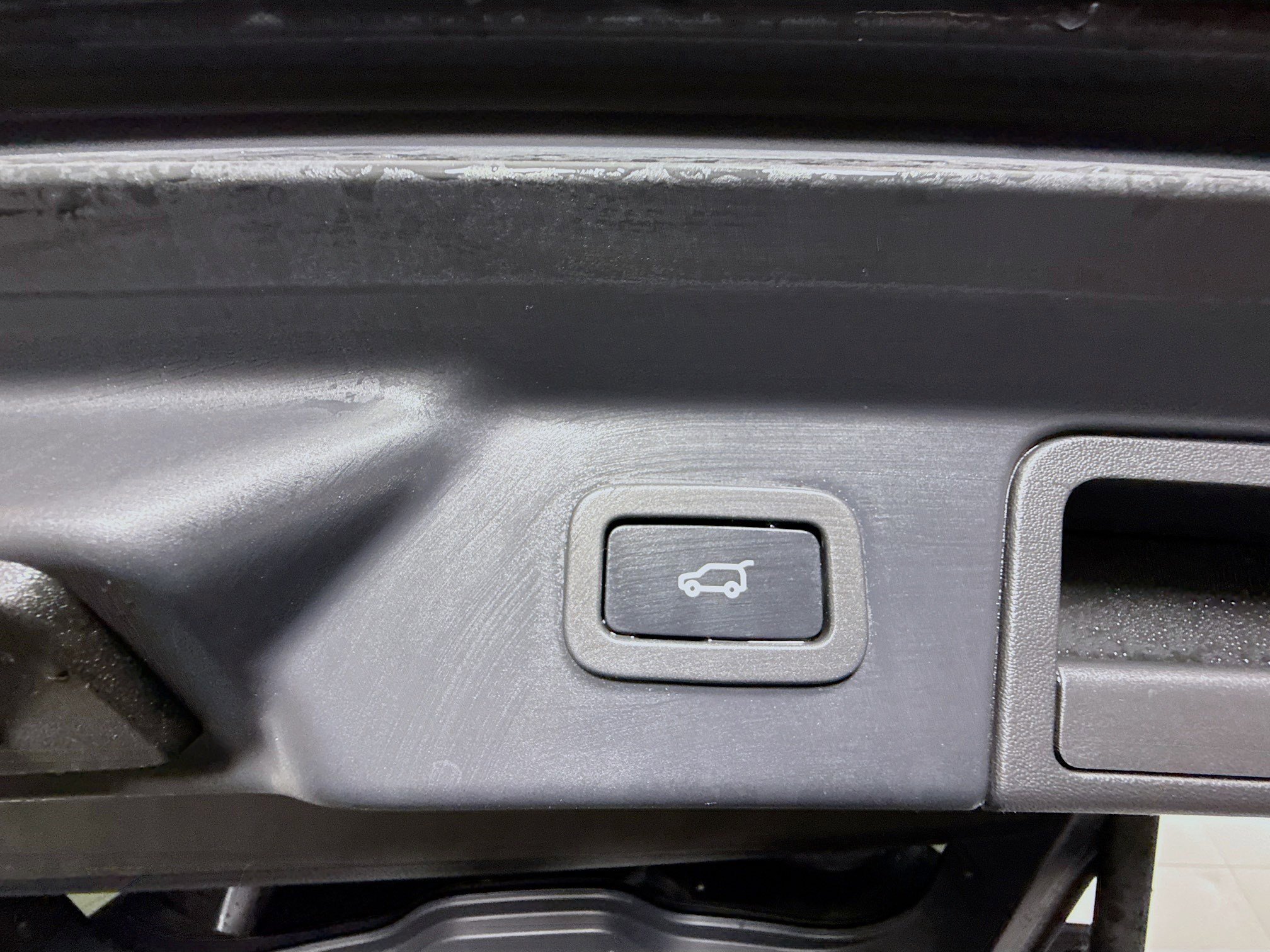 Used 2020 Land Rover Range Rover Velar S image 41