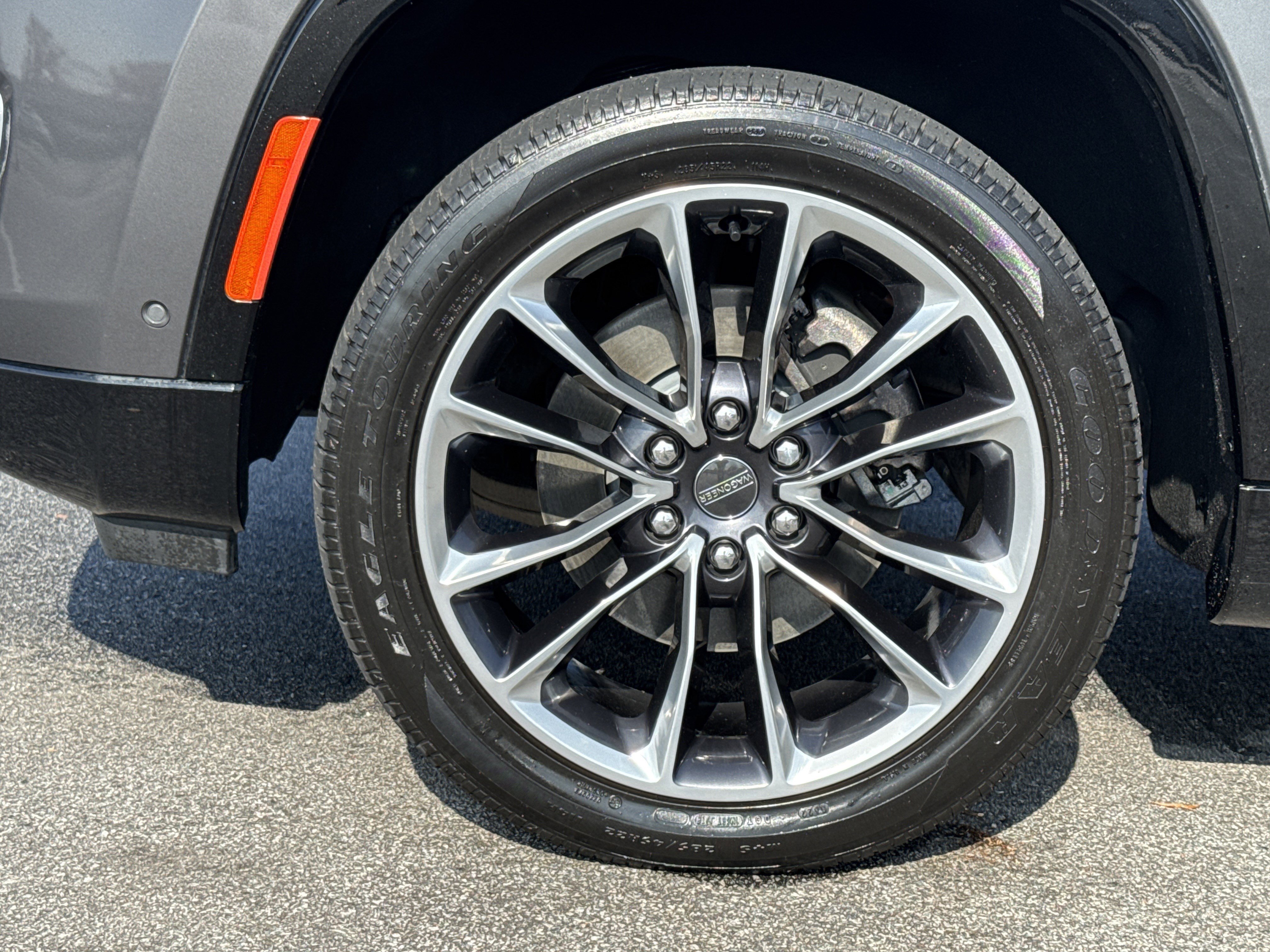 Used 2022 Jeep Wagoneer Series III w/ Premium Group I image 13