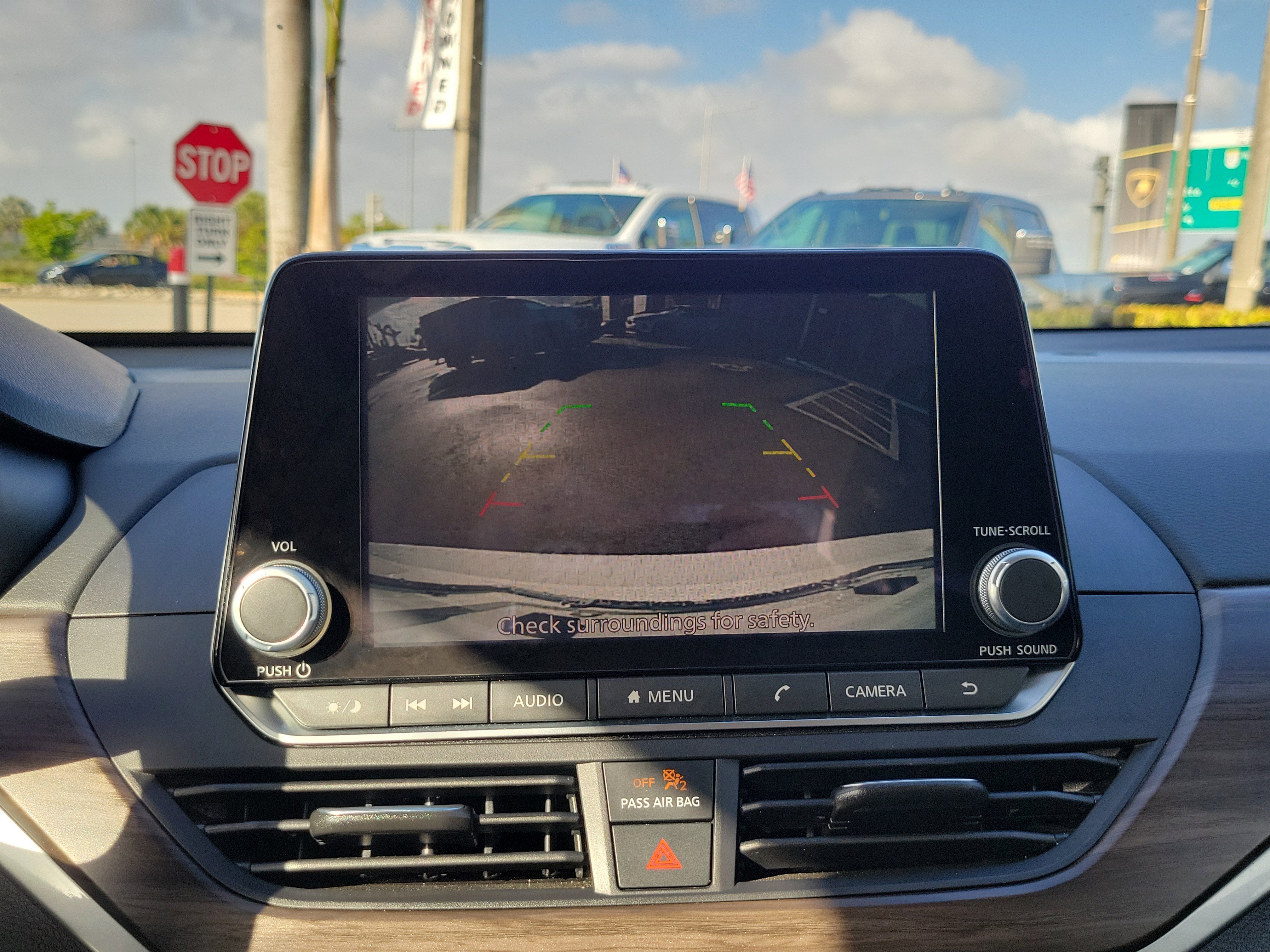Used 2025 Nissan Altima 2.5 SV image 10