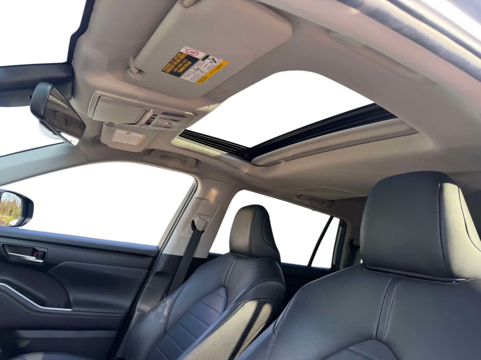 Used 2020 Toyota Highlander XLE AWD/4WD image 13
